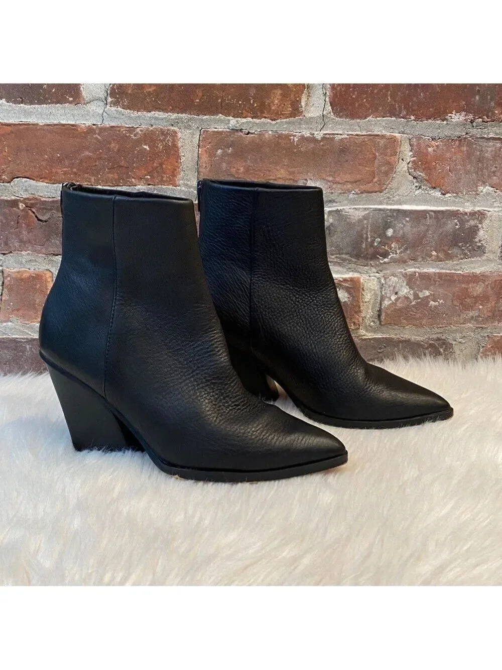 Dolce Vita Issa Black Leather Pointed-Toe Ankle Booties, Size 7.5
